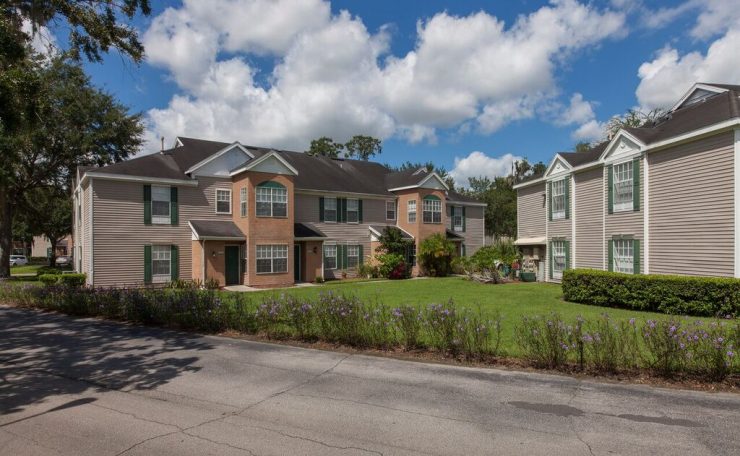 WELLINGTON WOODS APARTMENTS
